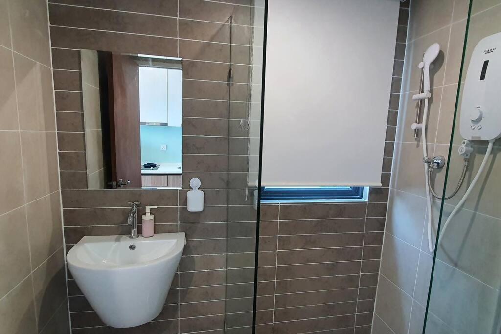 Kozi Square New Sgh Cozy Home Lv5B Kuching Bagian luar foto